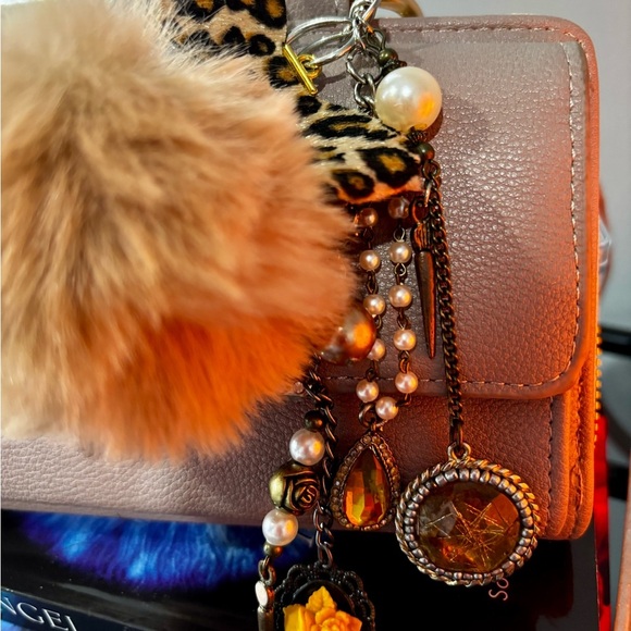 Chic Leopard Pom Pom Keychain bag tote purse Charms - Picture 5 of 10